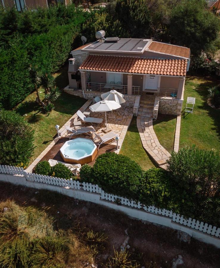 Neptune Sea House - Beachfront Agios Spyridon  Extérieur photo