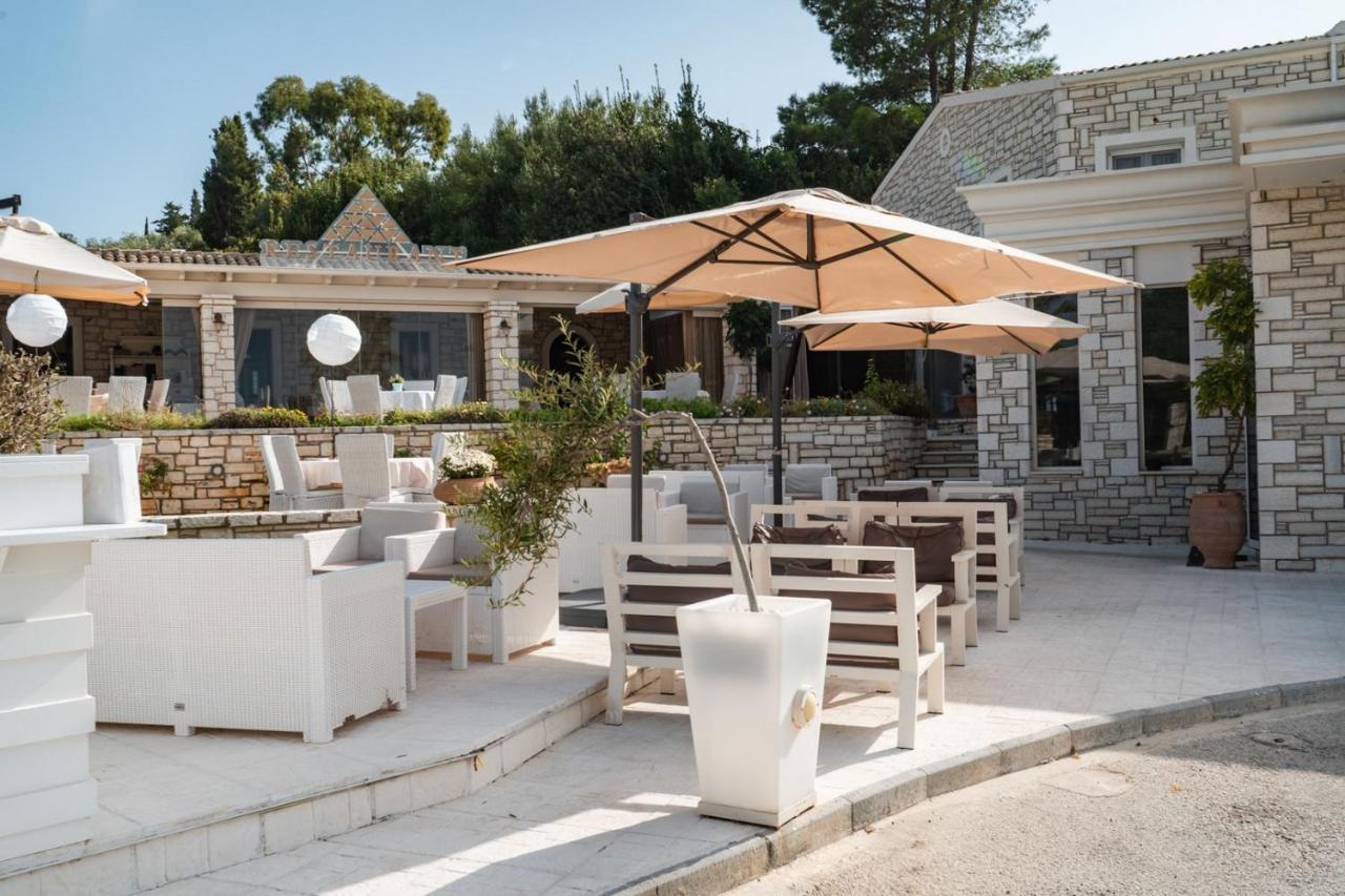 Neptune Sea House - Beachfront Agios Spyridon  Extérieur photo