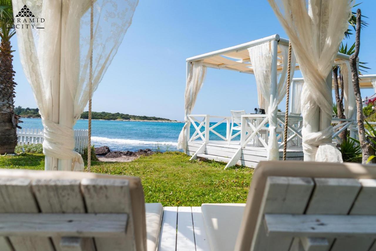 Neptune Sea House - Beachfront Agios Spyridon  Extérieur photo
