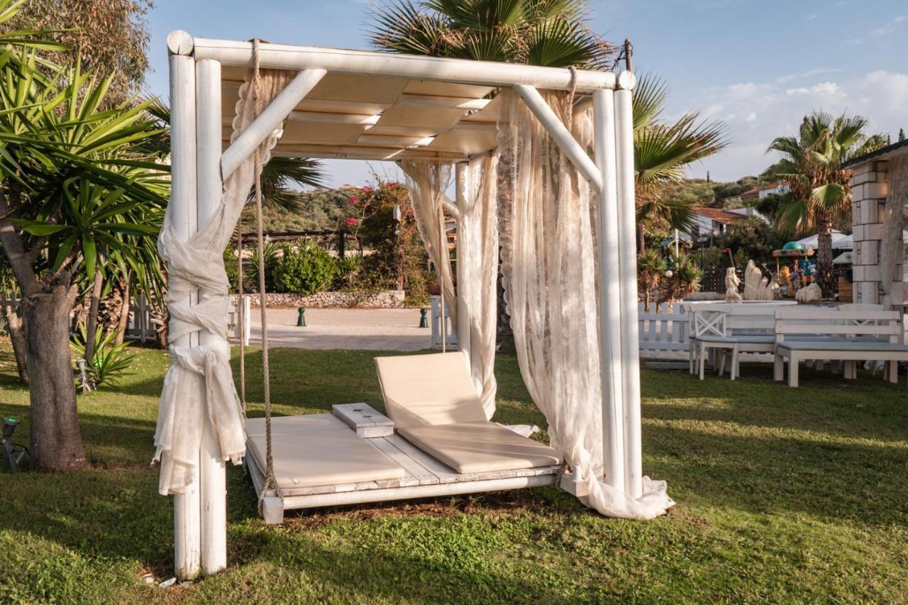 Neptune Sea House - Beachfront Agios Spyridon  Extérieur photo